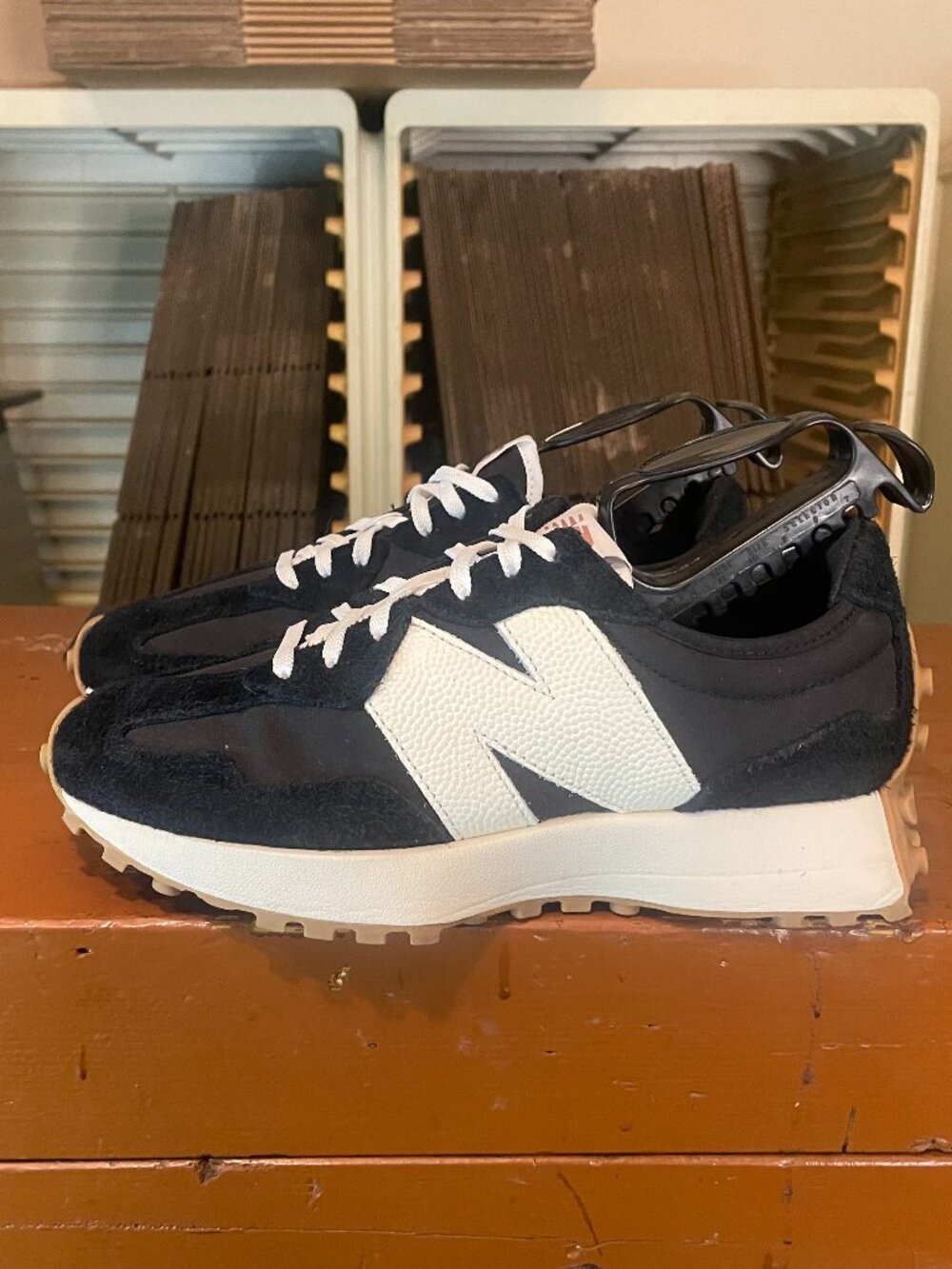NEW BALANCE 327 Women’s Size 9 B Black Suede Athletic Sneakers Shoes WS327BL - Picture 2 of 9